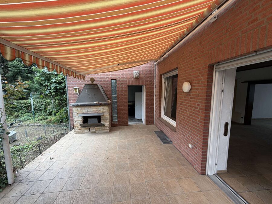 Terrasse mit Außenkamin